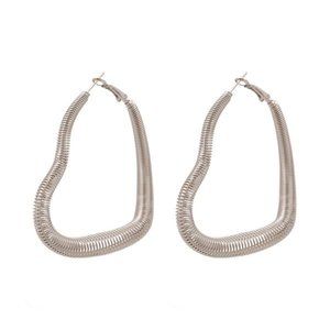 Beautiful Arrangements Special Heart Shape Wiry Silver Dangle Earrings